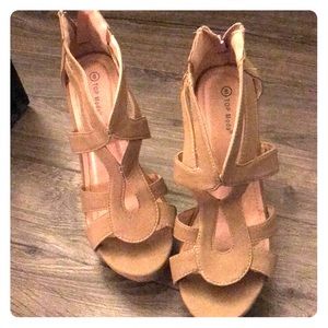 Nude sandal wedges